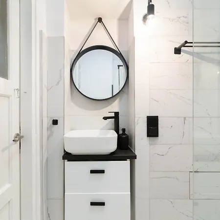 Glamorous And Brand New 2 Bedroom Krakkó