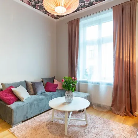 Glamorous And Brand New 2 Bedroom Krakkó