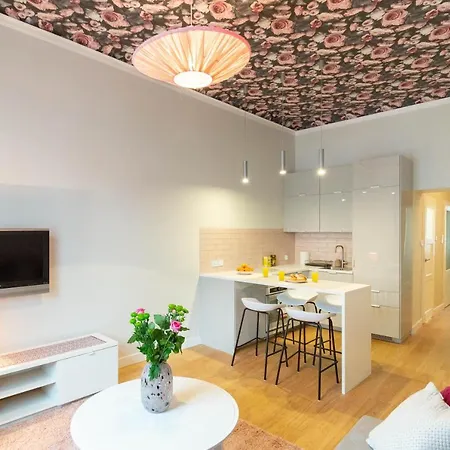 Glamorous And Brand New 2 Bedroom Cracovia